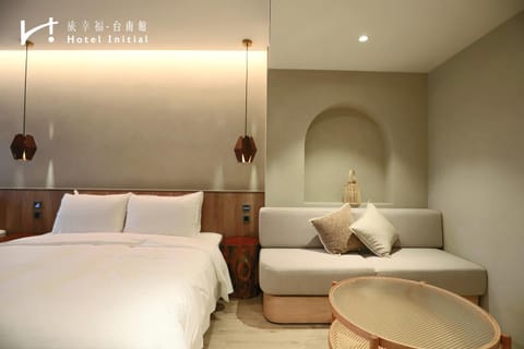Bed, Living room, Photo of the whole room, Seating area