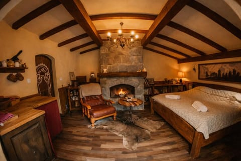 Bed, Living room, Photo of the whole room, Seating area, Bedroom, flat iron