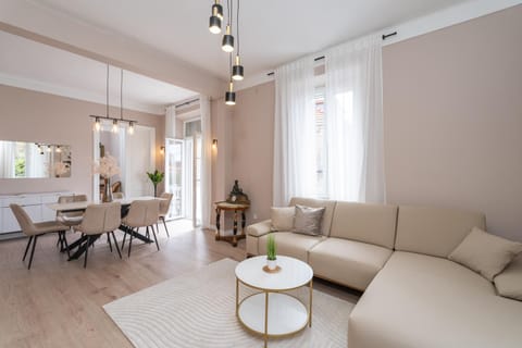 View (from property/room), Living room, Seating area, Dining area, City view