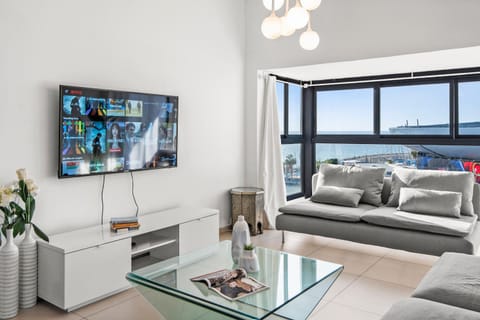 Communal lounge/ TV room, TV and multimedia, Living room, Seating area, Sea view