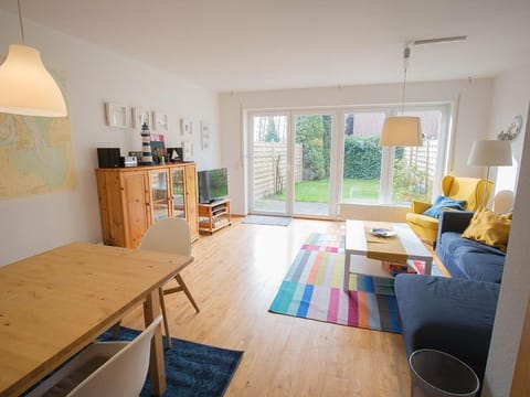 Photo of the whole room, Seating area, Dining area