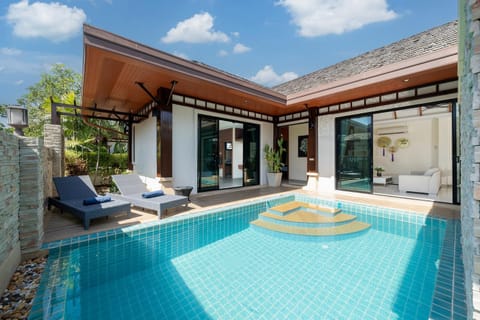 Property building, Patio, Day, Living room, Seating area, Swimming pool, sunbed