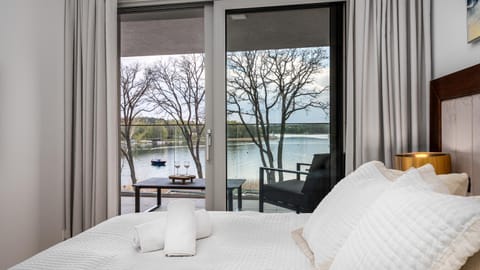Bed, Bedroom, Lake view