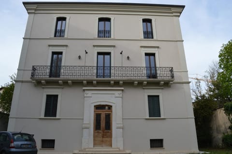 Property building, Facade/entrance, Off site