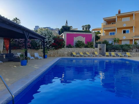 Day, Swimming pool