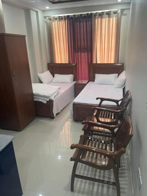 Bed, Living room, Photo of the whole room, Seating area, Bedroom