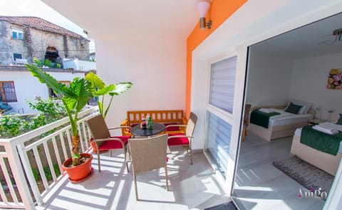 Property building, View (from property/room), Balcony/Terrace, Seating area, Dining area