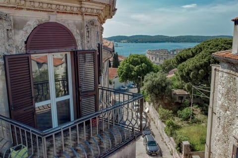 Property building, Bird's eye view, Balcony/Terrace, City view