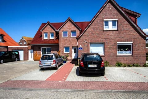 Property building, Day, Location, Parking