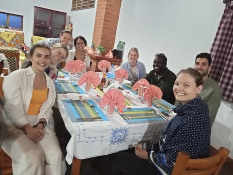 Restaurant/places to eat, Restaurant/places to eat, group of guests