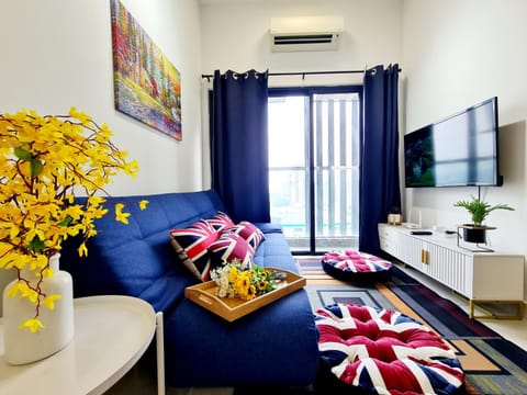 TV and multimedia, Balcony/Terrace, Living room, Seating area, Family