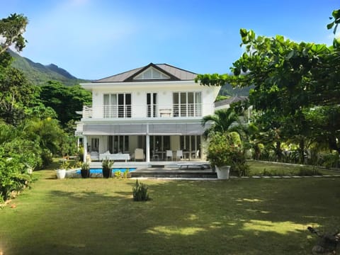 Property building, Natural landscape, Garden, Garden view, Swimming pool