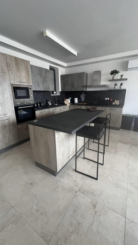 Kitchen or kitchenette, Dining area, dishwasher, minibar, pet friendly, stove