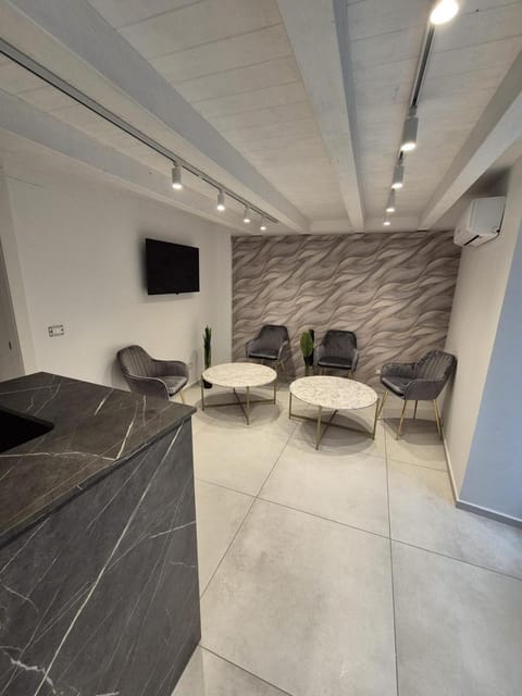 Communal lounge/ TV room, Lobby or reception, Internal: Not applicable to any particular room