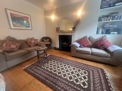 TV and multimedia, Lounge or bar, Seating area, Entertainment, Family