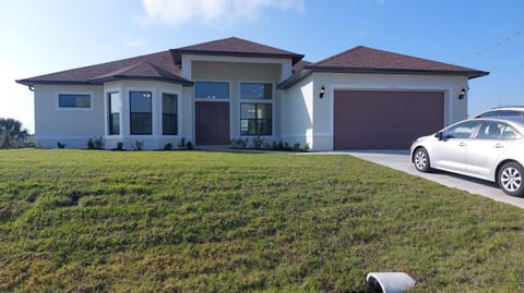 New 4 bed house on a canal facing south & door ramp, near golf course and softball House in Cape Coral