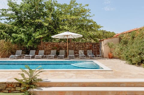 Day, Swimming pool, sunbed