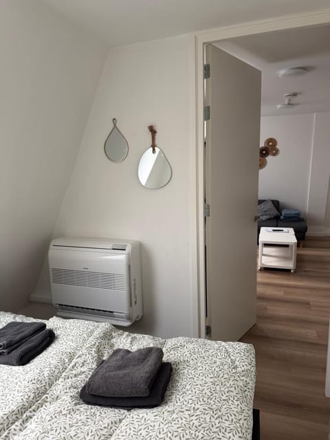 Bed, Bedroom, air conditioner