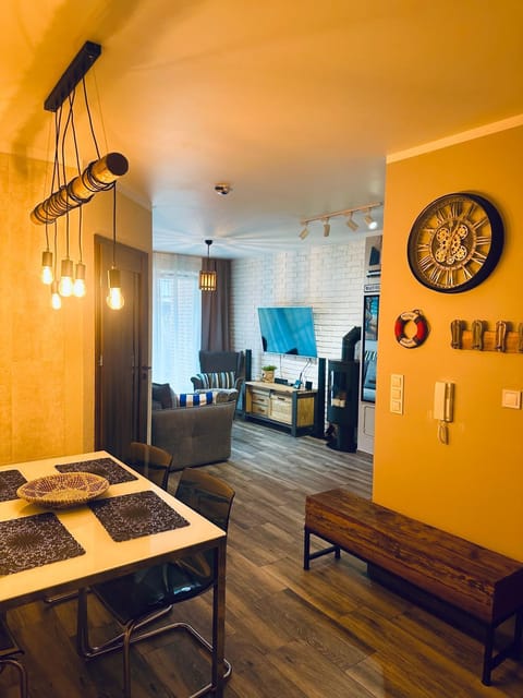 TV and multimedia, Kitchen or kitchenette, Living room, Photo of the whole room, Seating area