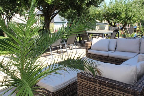 Garden, Seating area, Garden view
