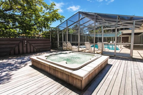 Patio, Hot Tub, Swimming pool, sunbed
