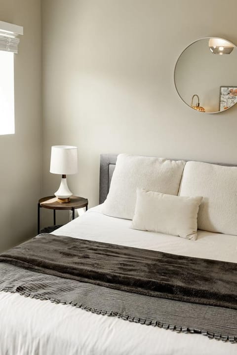 Explore OTR from a Parkside Condo - Walk to ALL House in Over The Rhine