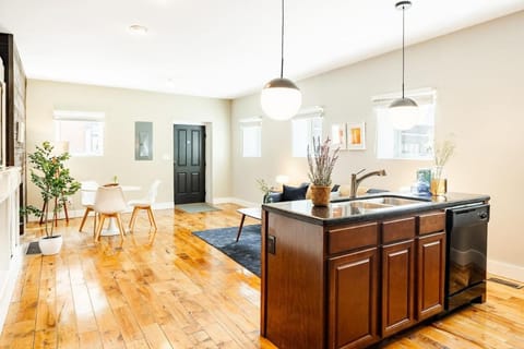 Explore OTR from a Parkside Condo - Walk to ALL House in Over The Rhine