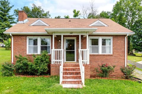 'My Tennessee Mountain Home' in Kingsport House in Kingsport