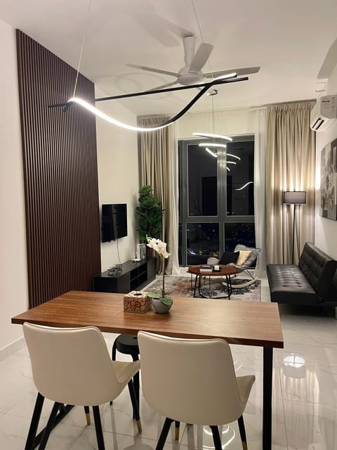 TV and multimedia, Living room, Seating area, Dining area