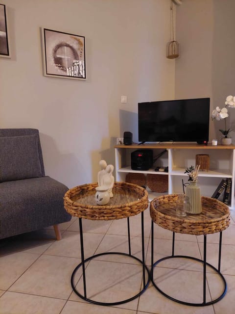 Communal lounge/ TV room, Living room, Seating area, Evening entertainment