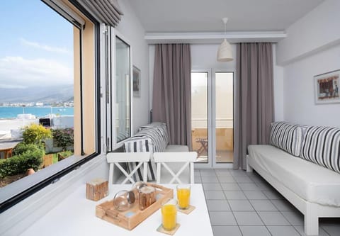 1BR Renovated Apartment By the Sea Apartment in Stalida