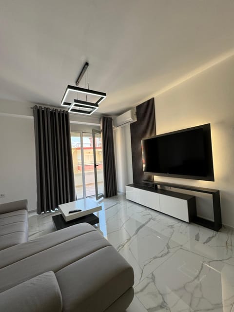 TV and multimedia, Living room, Seating area, Evening entertainment