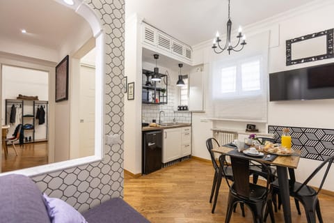 TV and multimedia, Kitchen or kitchenette, Living room, Seating area, Dining area, minibar, pet friendly, stove