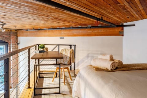 Massive Downtown Seattle Condo - Free Parking! Apartment in Belltown