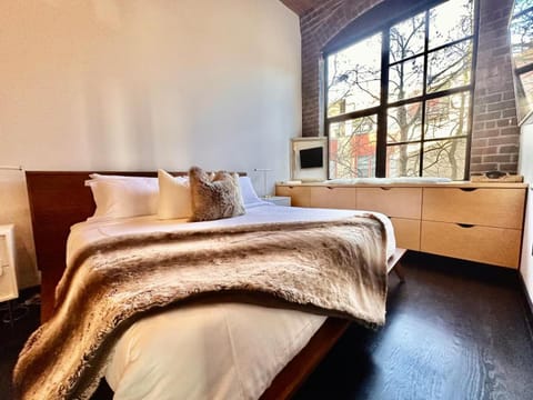 Massive Downtown Seattle Condo - Free Parking! Apartment in Belltown