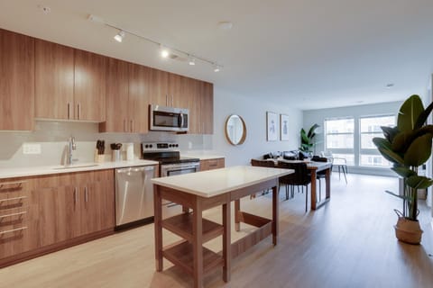 Kitchen or kitchenette, Dining area, dishwasher, minibar, pet friendly, stove