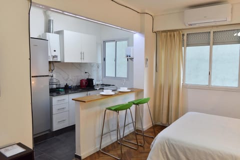 Kitchen or kitchenette, Dining area, air conditioner