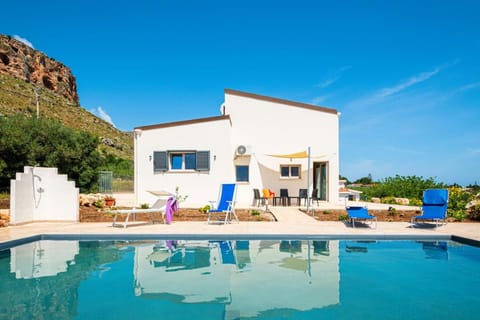Property building, Patio, Mountain view, Pool view, Swimming pool, sunbed