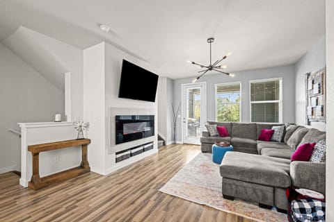 Uptown Avenue - Broomfield House in Westminster