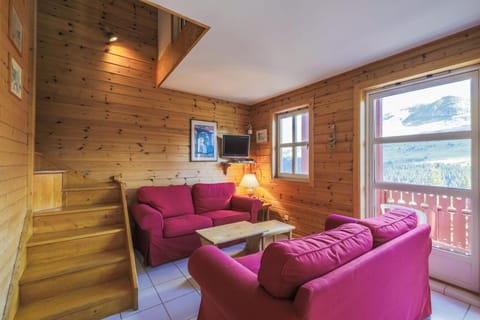 Bed, Living room