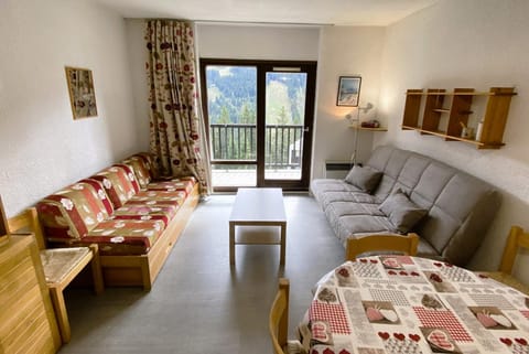 Bed, kitchen