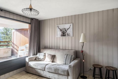 Bed, Living room, Bedroom