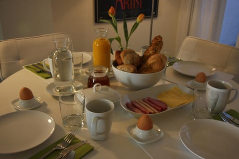 Food, Continental breakfast