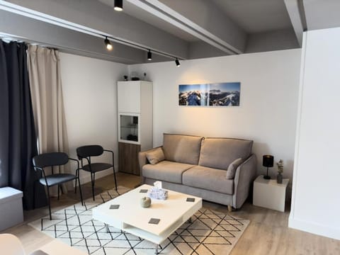 Bed, Living room