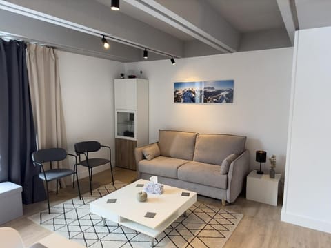 Bed, Living room