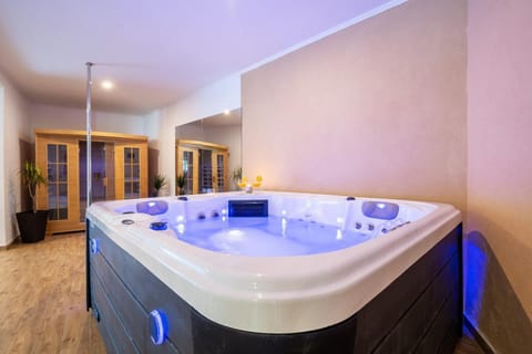 Beautiful Villa Libero with a pool jacuzzi sauna Villa in Tučepi