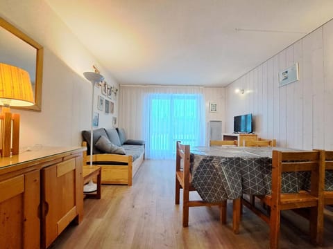 Bed, kitchen