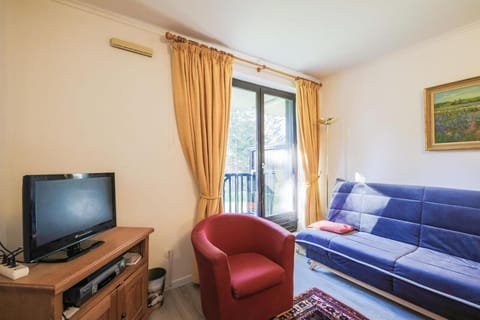 Bed, Living room