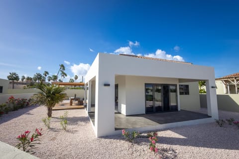 Property building, Day, Garden, Garden view