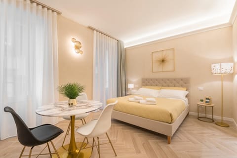 Bed, Photo of the whole room, Seating area, Bedroom